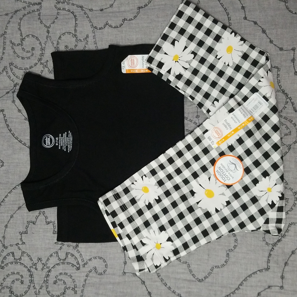 Black and White Daisy Printed Capri leggings and Black Tank
